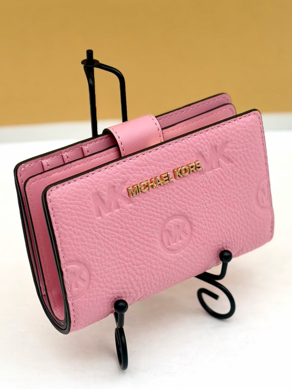 MICHAEL KORS  Jet Set Travel Medium Logo Debossed Billfold Wallet Carnation